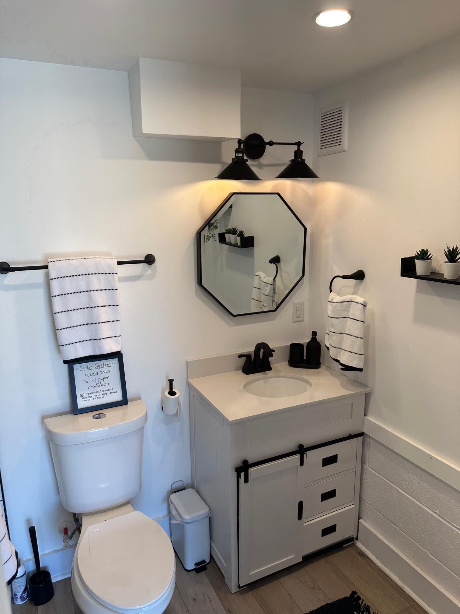 Cozy Studio with access to pool, Lake and Dock