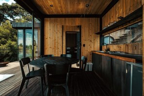 Luxury Room | Private kitchen | Coffee/tea maker, electric kettle, cookware/dishes/utensils