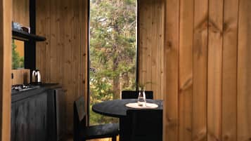 Exclusive Room | Private kitchen | Coffee/tea maker, electric kettle, cookware/dishes/utensils