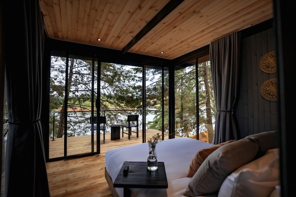 Deluxe Room | 3 bedrooms, Egyptian cotton sheets, premium bedding, memory foam beds