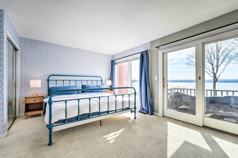 Waterfront Dewittville Condo w/ Furnished Balcony! Dewittville Vrbo