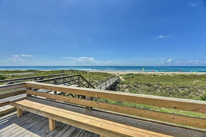 Emerald Isle Vacation Rental w/ Resort Pool!