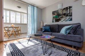 Living area - Enjoy the elegant decoration of this accommodation in the city center.  (Split)