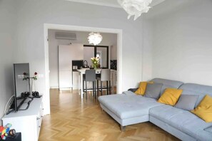 Smart TV, video games, books, music library - Your Luxury Home in Bucharest center (Bucharest,)