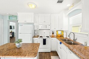 冰箱、微波炉、烤箱、炉灶