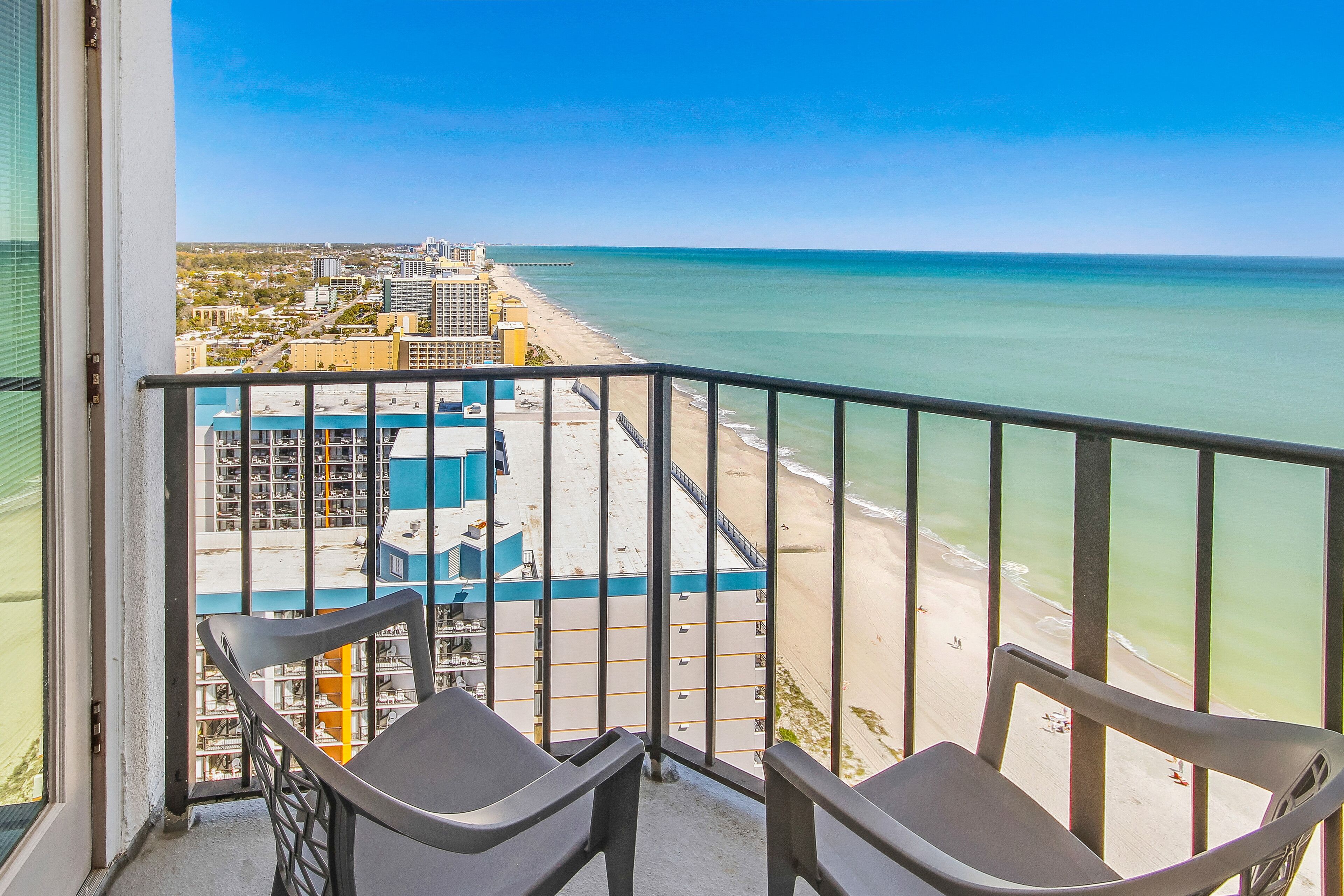 Oceanfront condo with balcony, central AC, gym, pools, hot tubs & beach access