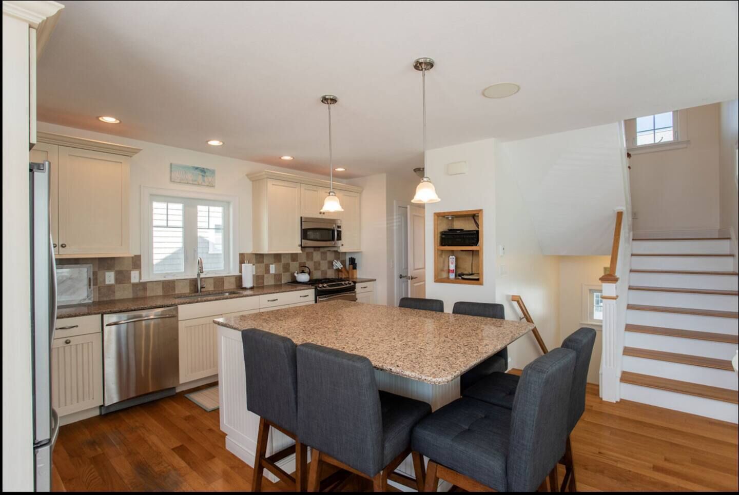 Fantastic Beach House! 4 bedroom across the Ocean.