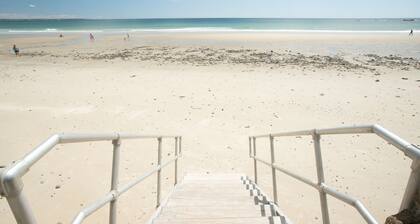 Fantastic Beach House! 4 bedroom across the Ocean.