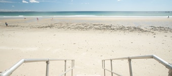 Fantastic Beach House! 4 bedroom across the Ocean.