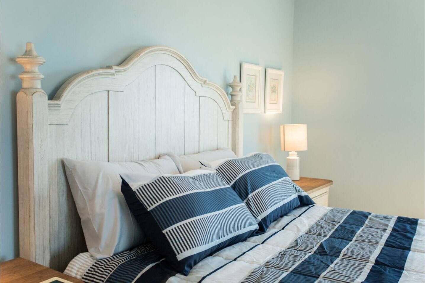 4 makuuhuonetta, silitysrauta/-lauta, ilmainen Wi-Fi, vuodevaatteet