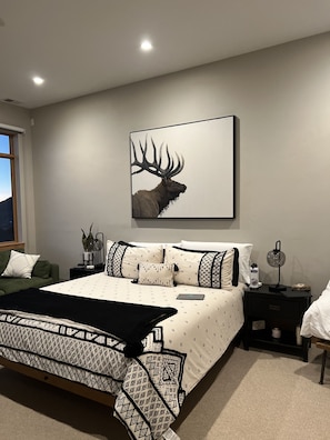 3 habitaciones, escritorio, tabla de planchar con plancha y wifi gratis