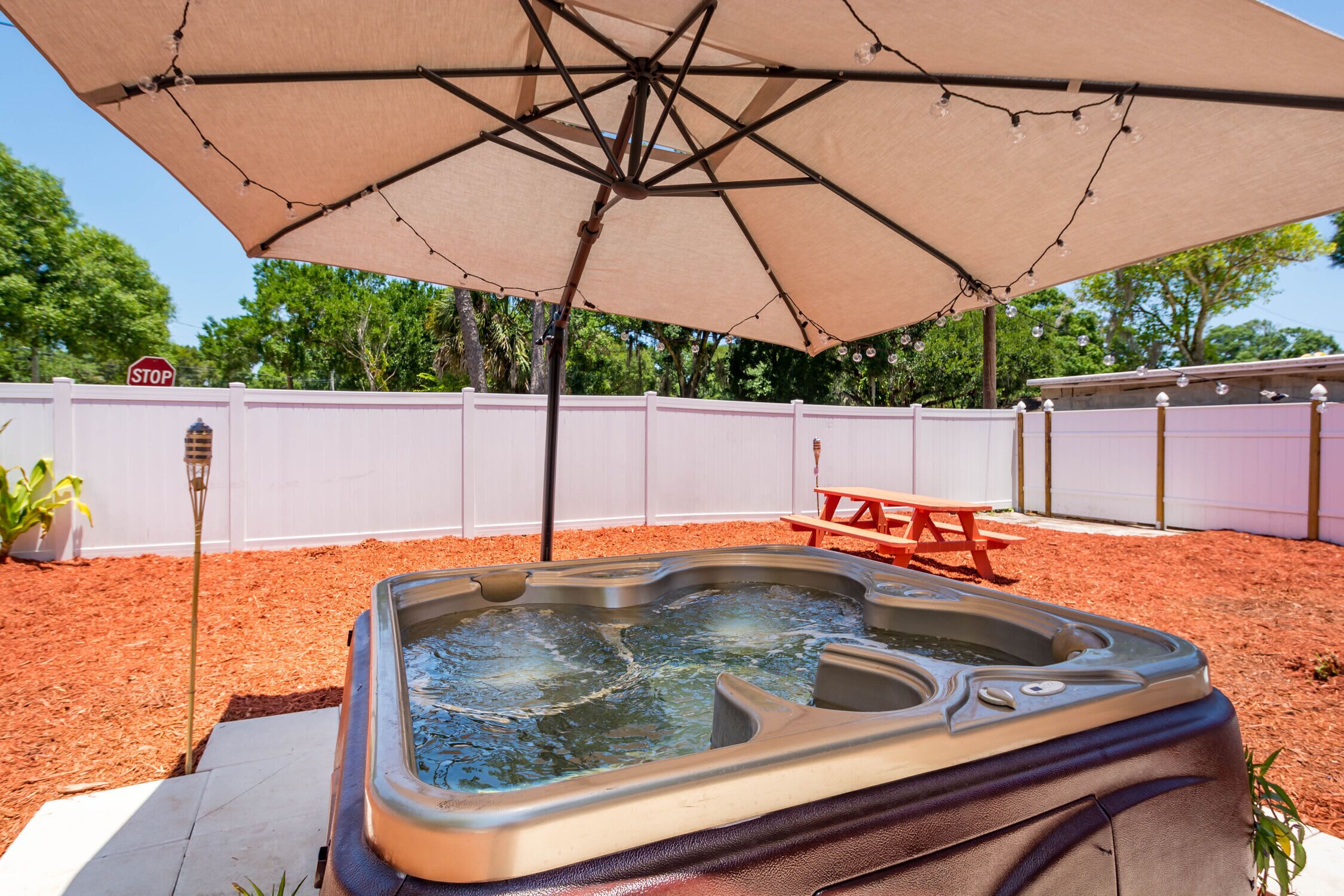 Sleeps 4 Hot Tub Fenced INN 