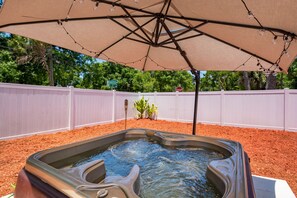 Exterior - Sleeps 4 Hot Tub Fenced INN (Tampa)