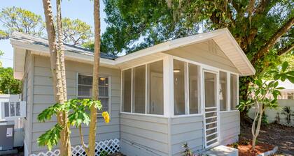 Sleeps 4 Hot Tub Fenced INN