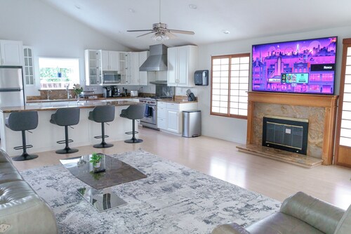 Spacious Home & Yard, Great for big groups & companies