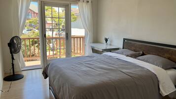 6 bedrooms, desk, free WiFi, bed sheets