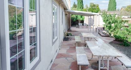 Spacious Home & Yard, Great for big groups & companies