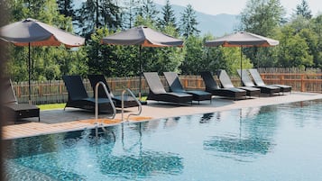 Piscine couverte, piscine extérieure