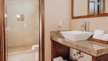 Superior Studio | Bathroom