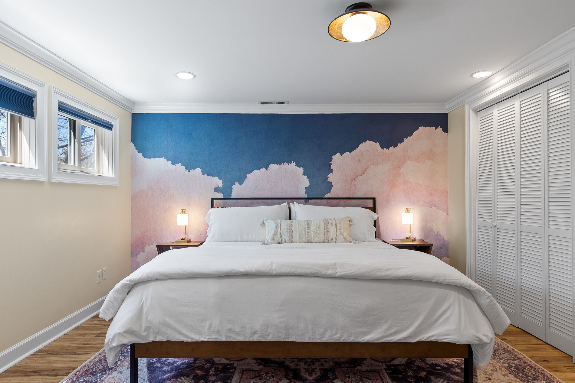 1 bedroom, desk, WiFi, bed sheets