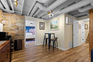 1 habitación, escritorio, wifi y ropa de cama 