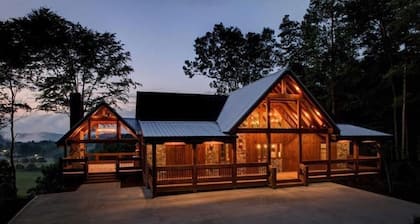 New Luxury Home in the North Georgia Mountains!