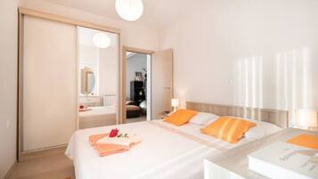 2 bedrooms, iron/ironing board, travel cot, free WiFi