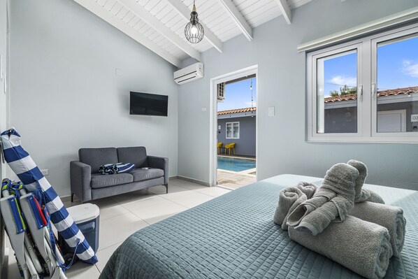 1 slaapkamer, een kluis op de kamer, een strijkplank/strijkijzer, wifi