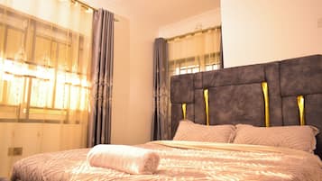4 slaapkamers, een bureau, een strijkplank/strijkijzer, gratis wifi