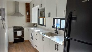 Refrigerador, microondas, horno, placa de cocina