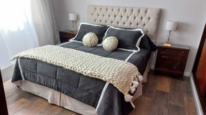 1 habitación, tabla de planchar con plancha, wifi gratis y ropa de cama 