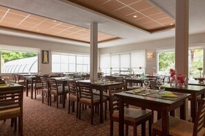 Dining - Inter Hotel Carnac Nord du Golf de Saint Laurent (Ploemel)