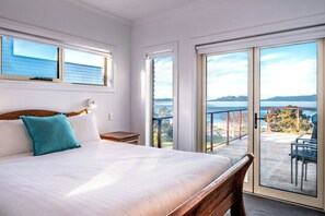 4 bedrooms, iron/ironing board, free WiFi, bed sheets - Ensorcelled - Freycinet Holiday Houses (Swansea)