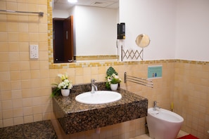 Bathroom - LUNAR HOSTEL (Dubai)