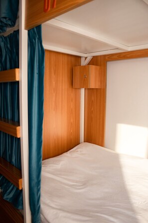 Room - LUNAR HOSTEL (Dubai)