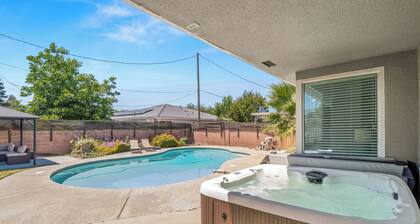 New Hot Tub! Pool, Arcade Games, BBQ, Fire Pit! 5 Bed:3 Bath