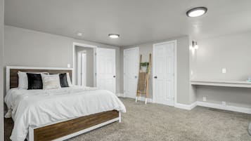 5 bedrooms, iron/ironing board, free WiFi, bed sheets
