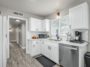 Fridge, microwave, oven, stovetop - Fresno House Pool Foosball 2 Car Garage 5 Bed/3 Bath (Fresno)