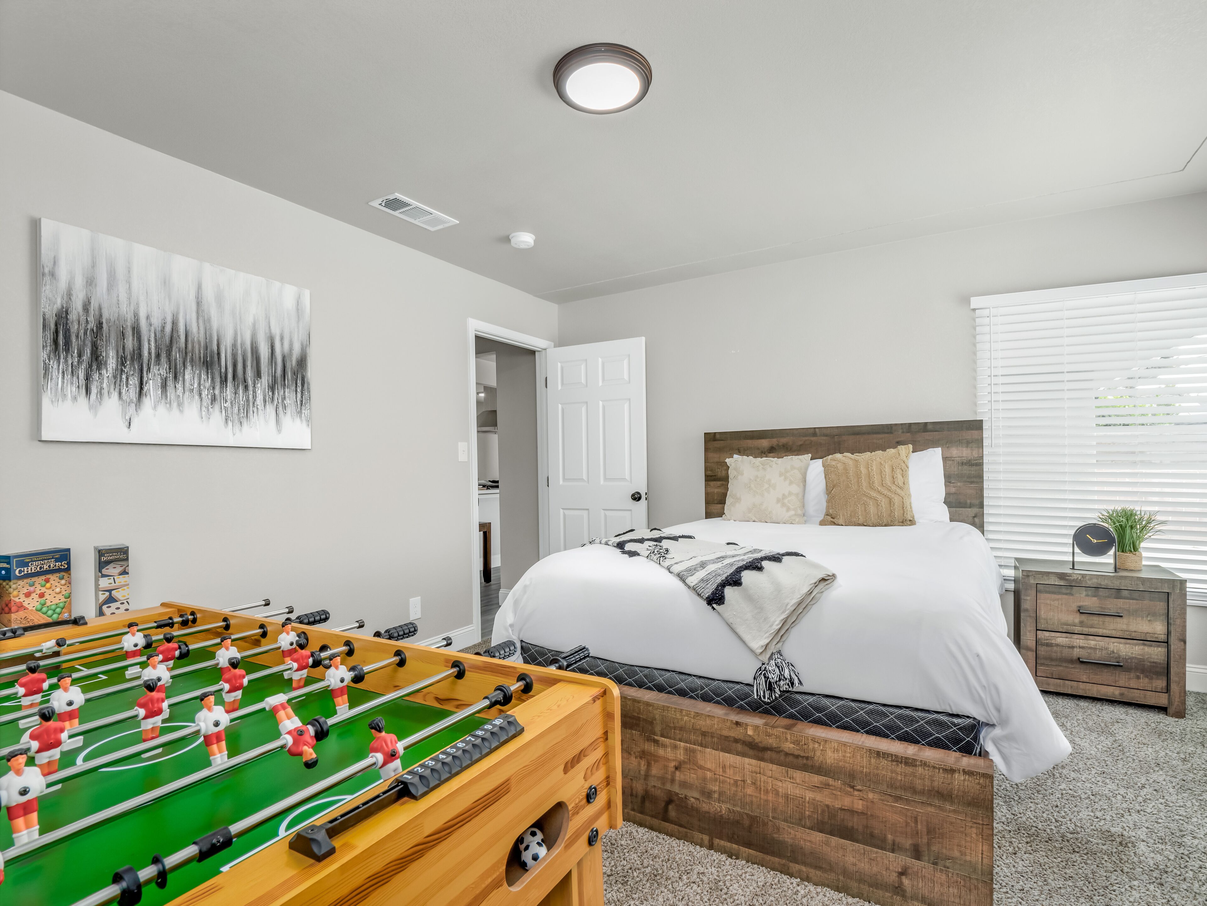Fresno House Pool Foosball 2 Car Garage 5 Bed/3 Bath