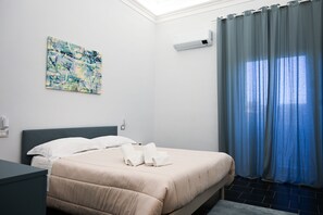 3 bedrooms, desk, travel crib, free WiFi