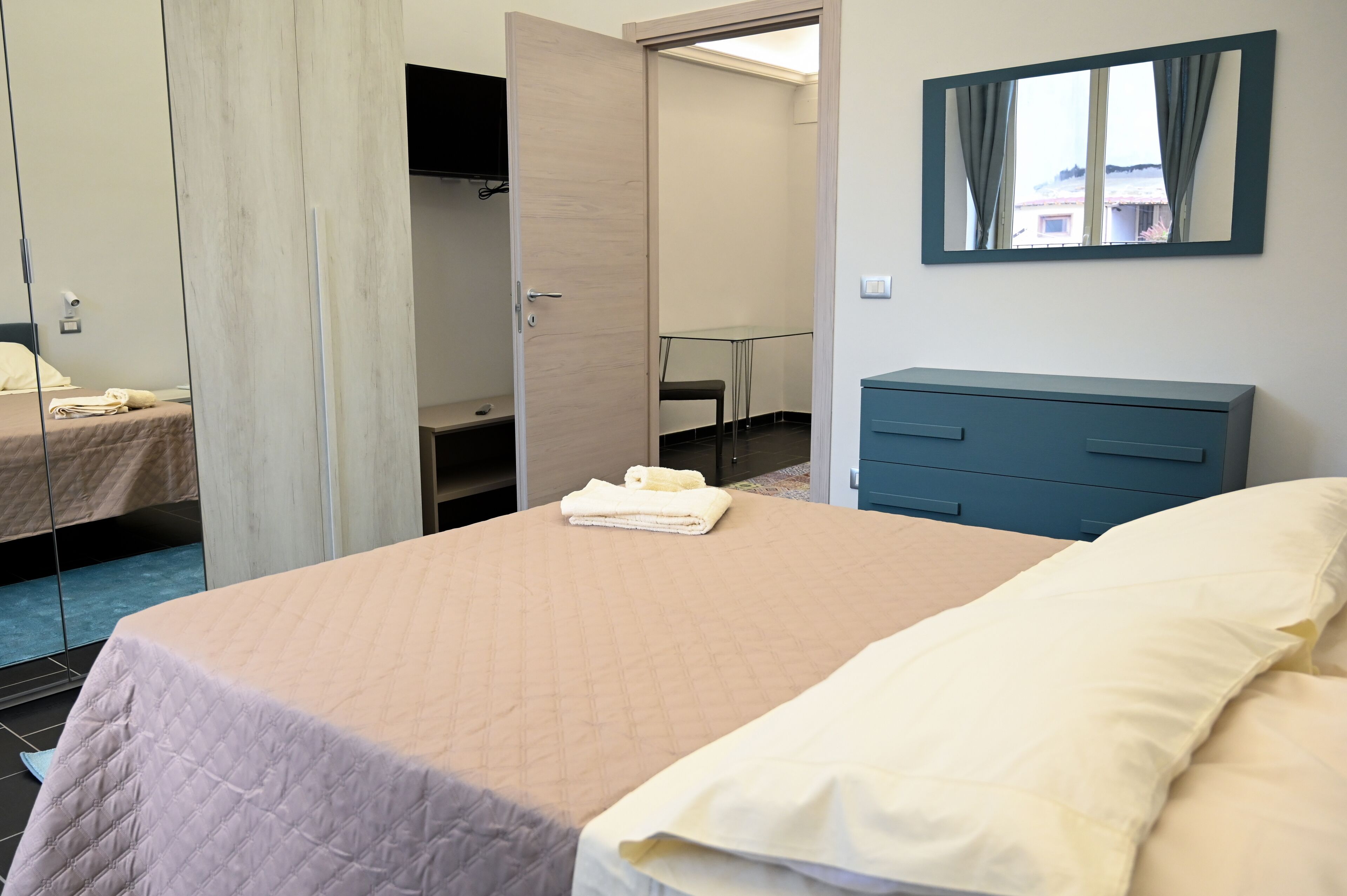 3 bedrooms, desk, travel crib, free WiFi