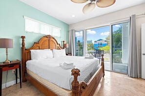 3 bedrooms, iron/ironing board, free WiFi, bed sheets - Stunning 3 Bedroom Home with Roof-Top Pool on Siesta Key! (Siesta Key)