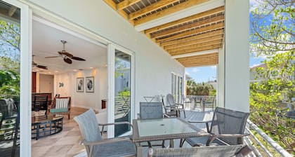 Stunning 3 Bedroom Home with Roof-Top Pool on Siesta Key!