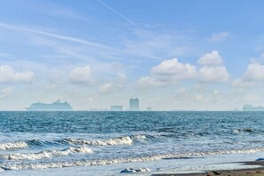 Una spiaggia nelle vicinanze