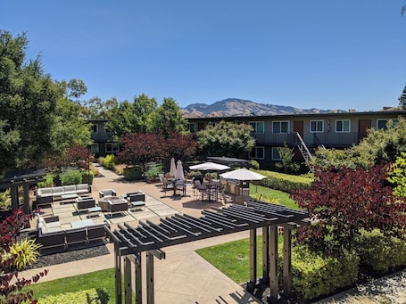 Outdoor dining. Patio, Fire Pit, and Downtown Walnut Creek