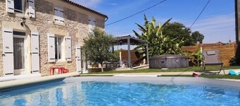 Family villa with swimming pool and Jaccuzi near the beach