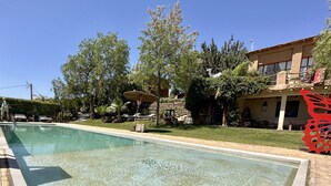 Outdoor pool - Quelque part au barrage (Lalla Takarkoust)