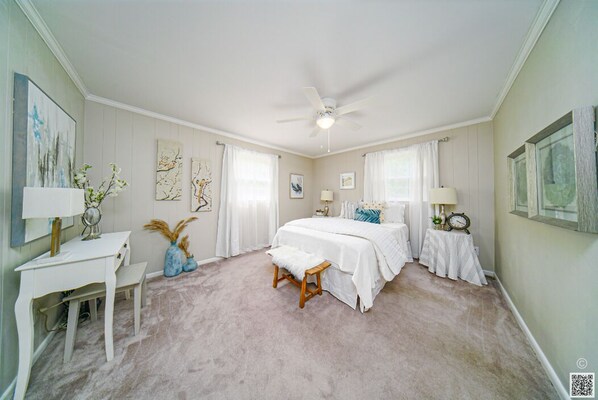 4 bedrooms, iron/ironing board, free WiFi, bed sheets