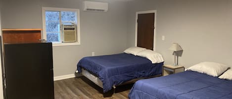 Kahden hengen standard-huone | Untuvapeitot, memory foam -patjalliset sängyt, ilmainen Wi-Fi