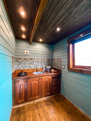 Honeymoon Cabin, Mountain View | Private kitchen